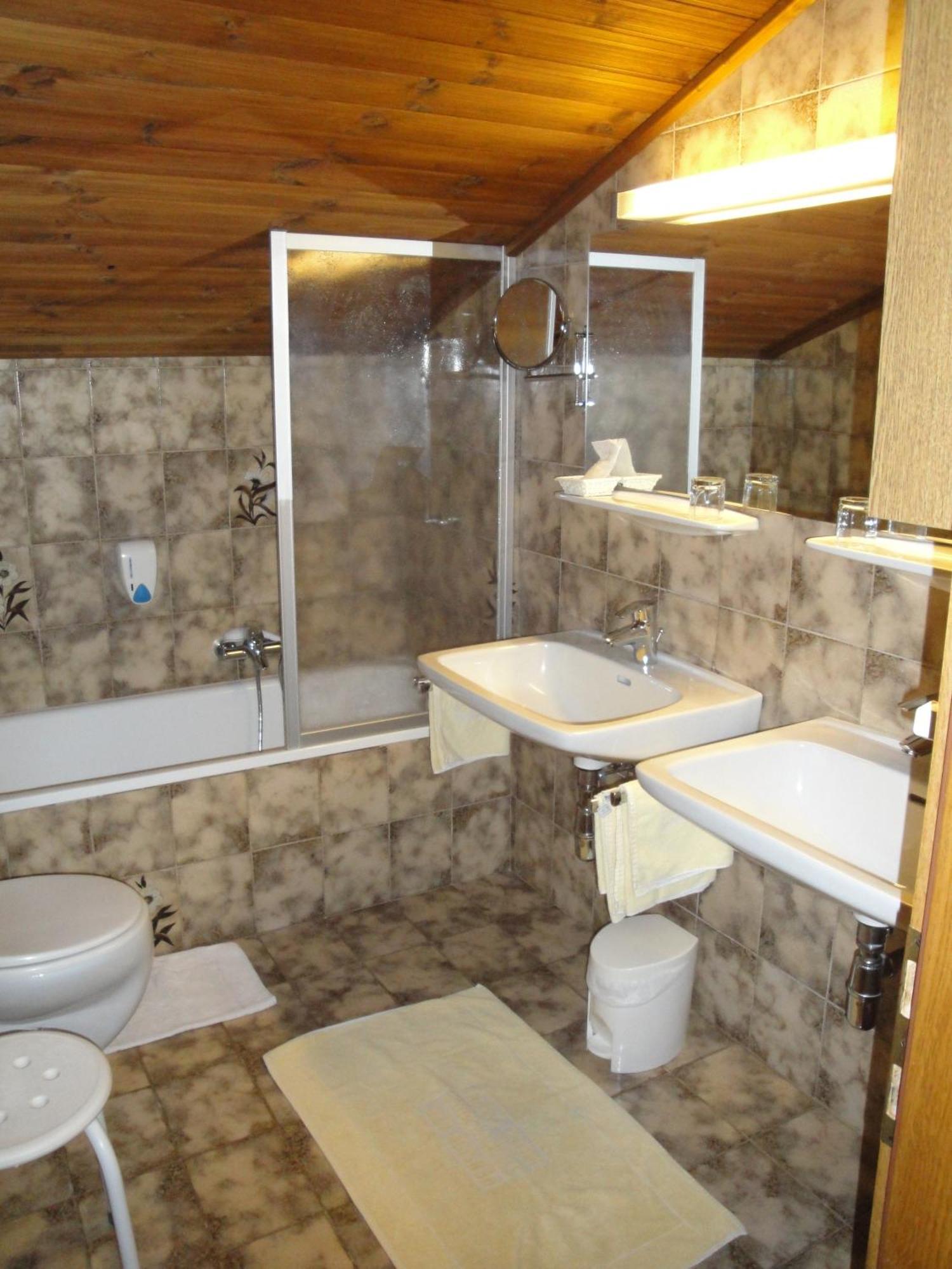 Pension & Appartement Steinwender Бад Клайнкирххайм Екстериор снимка